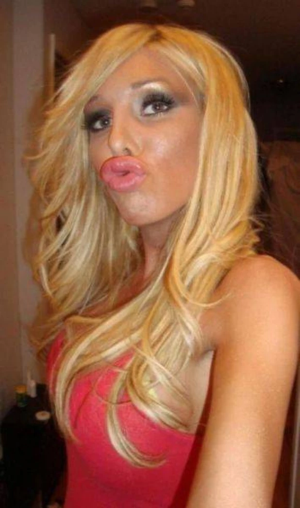 Blonde Duck Lips Suck