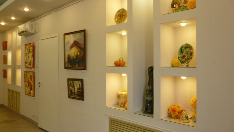 В "Туриной горе" проходит выставка "Укол цветом".