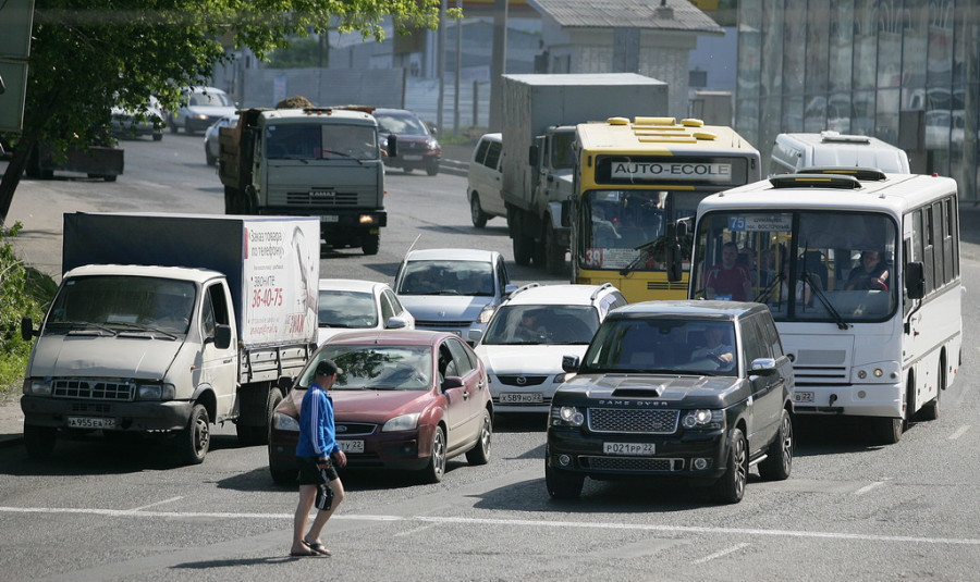 Пробки в Барнауле из-за ремонта на Павловском тракте. Полдень 20 июня 2013 года.