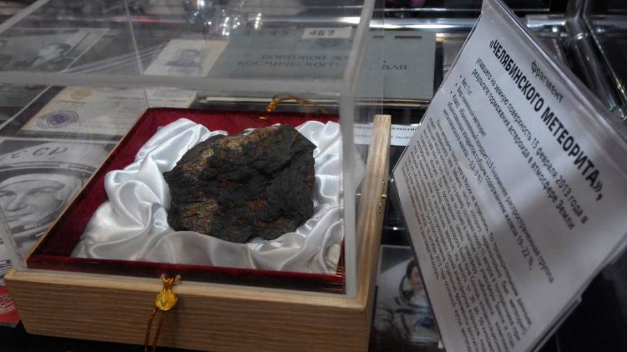 Фрагмент челябинского метеорита.