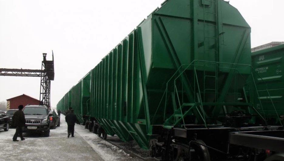 Барнаульский ВРЗ выпустил первую партию вагонов-хопперов.