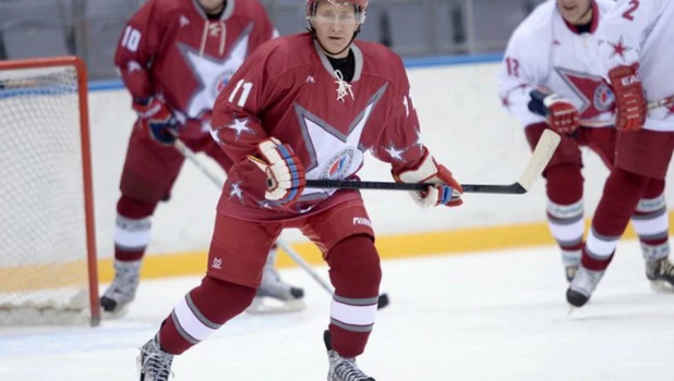 Путин и Лукашенко сыграли в хоккей.