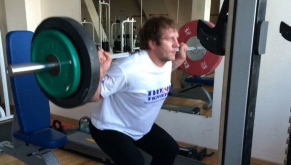 Александр Емельяненко тренируется в Кисловодске.