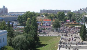 День города на площади Сахарова.