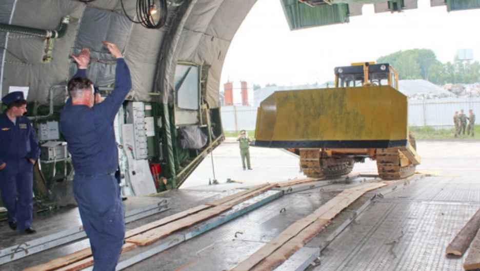 "Русланы" доставили бульдозеры, экскаваторы и самосвалы в Алтайский край, пострадавший от наводнения.