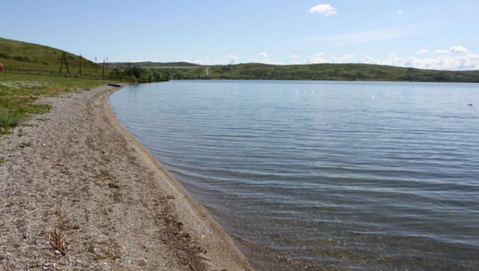 Отдых на двух известных озерах: Колыванском в Змеиногорском районе и Белом в Курьинском.