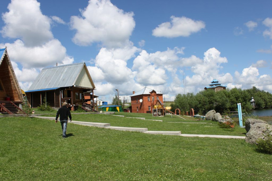 Отдых на двух известных озерах: Колыванском в Змеиногорском районе и Белом в Курьинском.