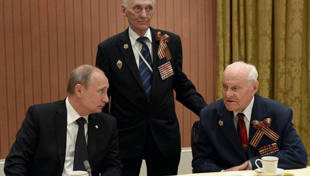 Владимир Путин встретился с российскими ветеранами – участниками Великой Отечественной войны. Уистерам, 6 июня 2014 года.