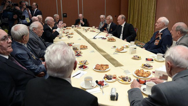 Владимир Путин встретился с российскими ветеранами – участниками Великой Отечественной войны. Уистерам, 6 июня 2014 года
