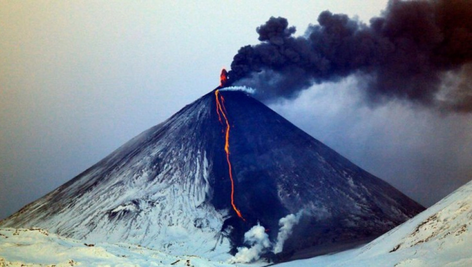 Извержение вулкана на Камчатке.