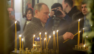 Владимир Путин на Рождественском богослужении.