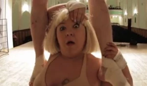 Кадр из клипа-пародии Sia - Elastic Heart feat. Bonya & Kuzmich (Official Video PARODY).