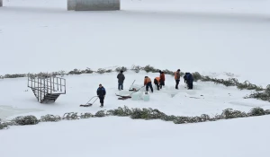 Строительство Крещенского городка в Барнауле.