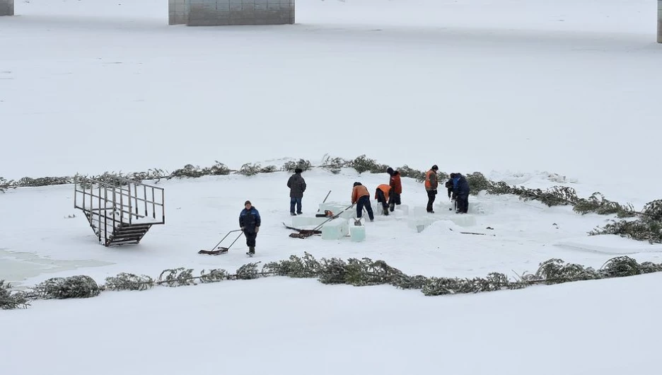 Строительство Крещенского городка в Барнауле.