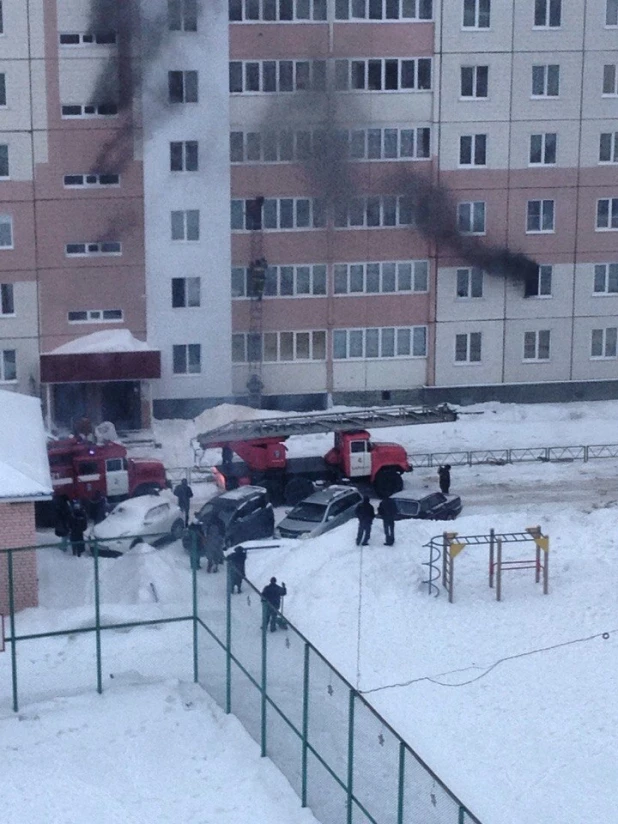 В Барнауле загорелась многоэтажка.