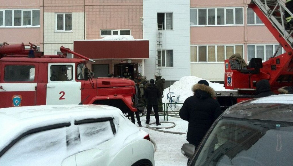 В Барнауле загорелась многоэтажка.