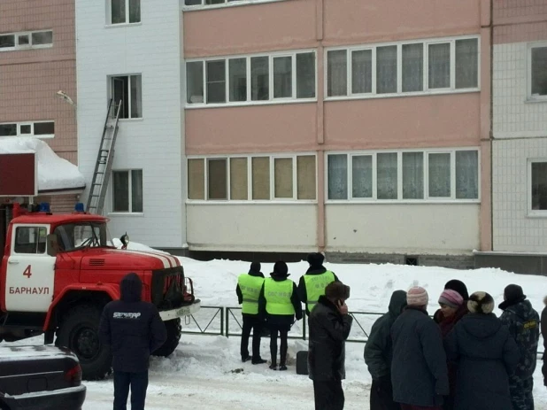 В Барнауле загорелась многоэтажка.