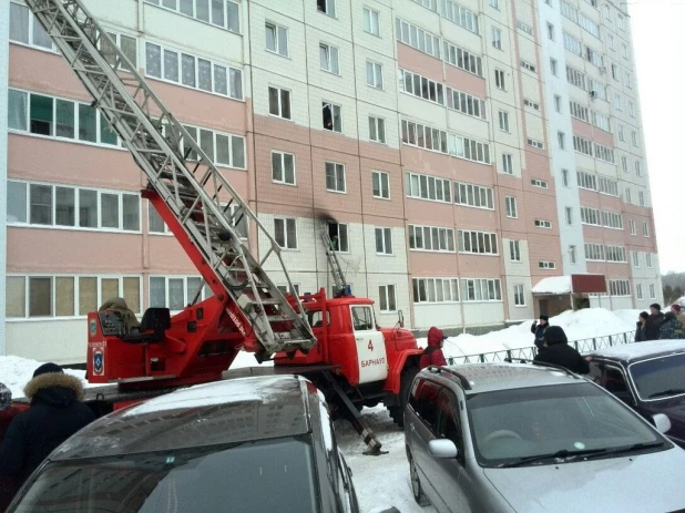 В Барнауле загорелась многоэтажка.