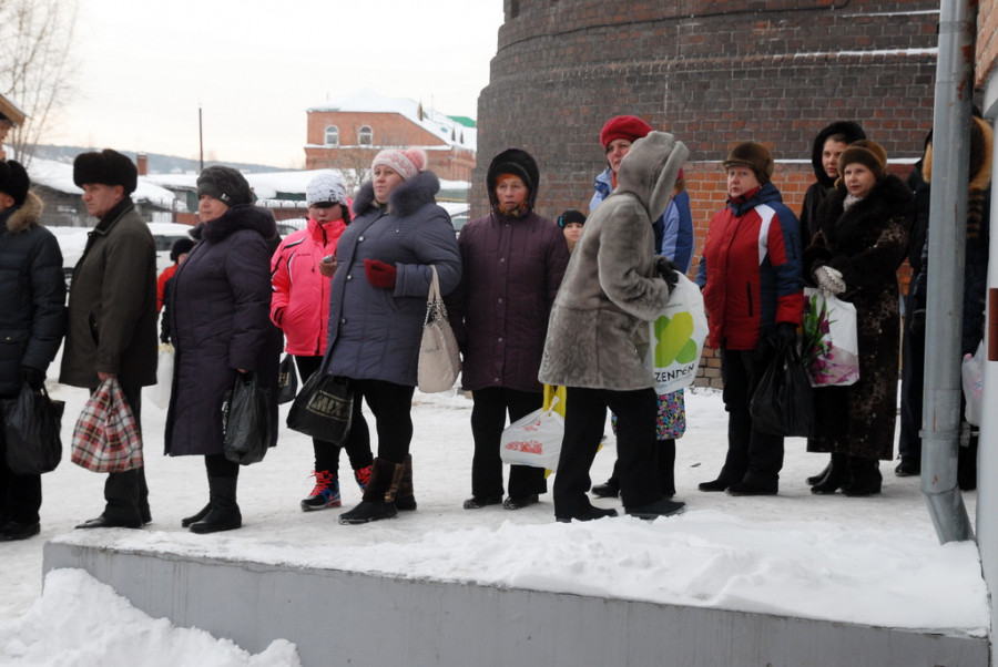 Барнаульцы пришли за святой водой. 19 января 2015.