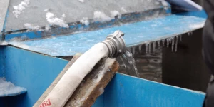 Барнаульцы пришли за святой водой. 19 января 2015.