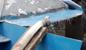 Барнаульцы пришли за святой водой. 19 января 2015.