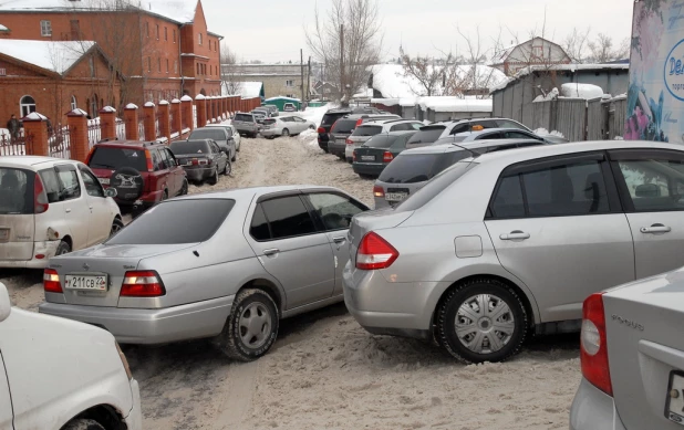 Барнаульцы пришли за святой водой. 19 января 2015.