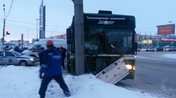 ДТП с участием автобуса 17 маршрута.