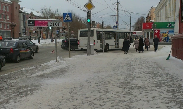 ДТП в Барнауле с участием общественного транспорта.