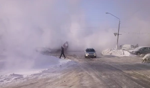 В Барнауле залило проезжую часть.