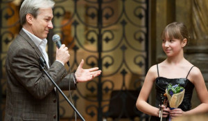 Юная барнаульская скрипачка Маргарита Гладышева стала стипендиатом Фонда В.Спивакова.