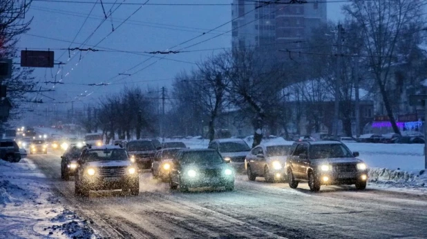 Автомобили в Барнауле.