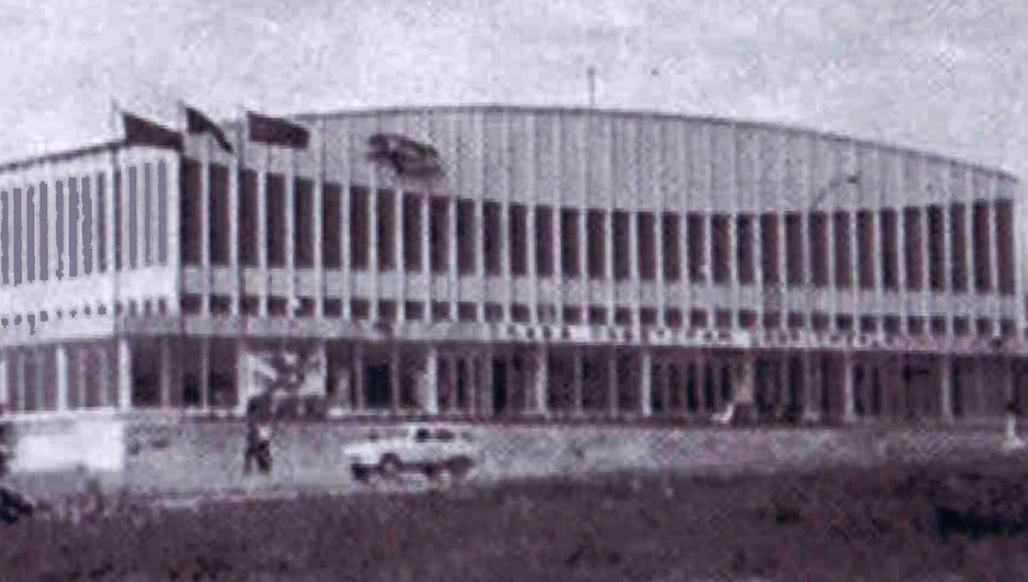 Этот снимок я нашла в старом альбоме бабушки. К сожалению историю этого снимка я не знаю.