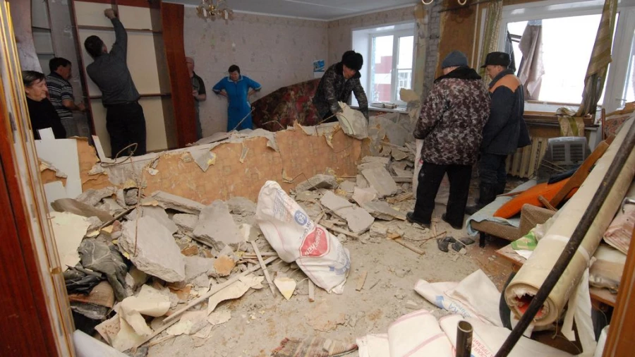 В доме на Эмилии Алексеевой произошел взрыв газа.