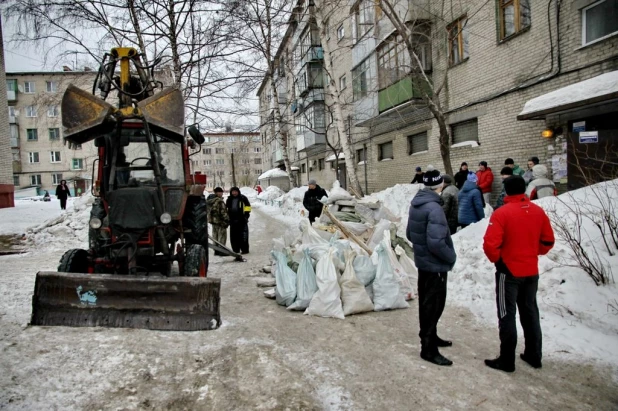 В доме на ул. Эмилии Алексеевой,76 произошел взрыв газа. 