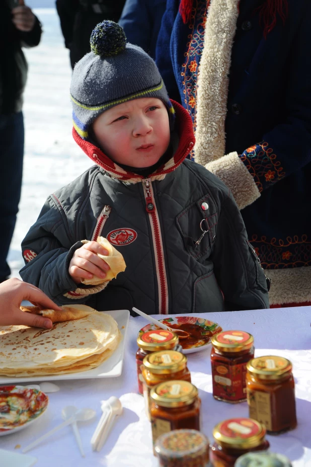 В Барнауле прошла масленица с журналом "Я Покупаю"