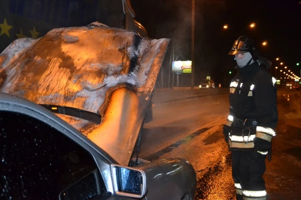 На трассе М52 сгорел "Мерседес".