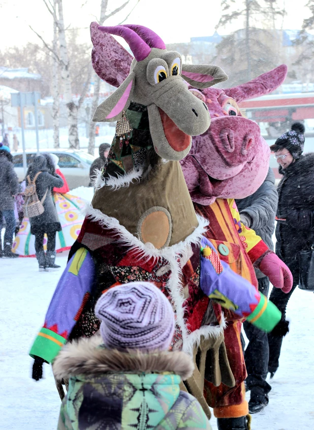 Масленица у ТЦ "Ультра".