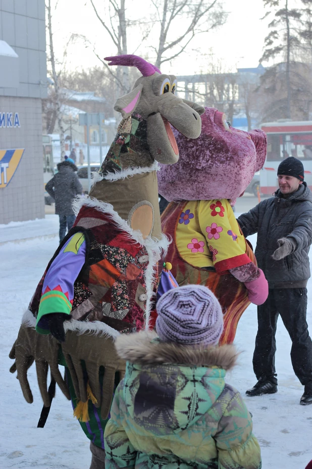 Масленица у ТЦ "Ультра".