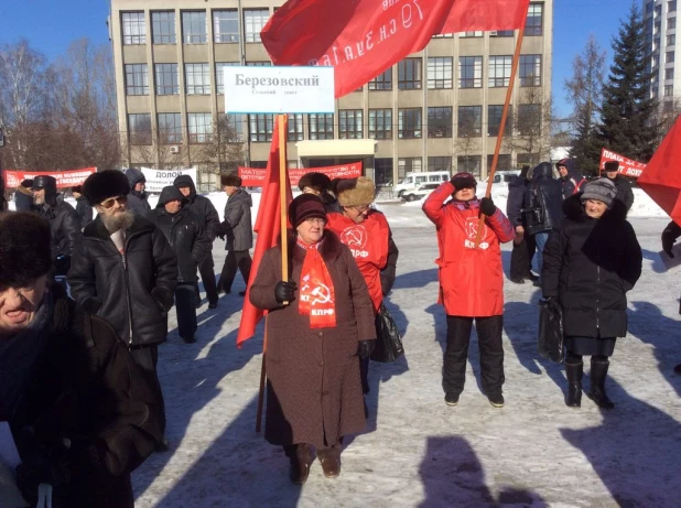 В Барнаул на митинг КПРФ приехали из разных районов Алтая.