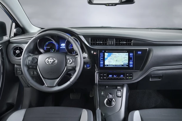 Toyota Auris 2015 модельного года