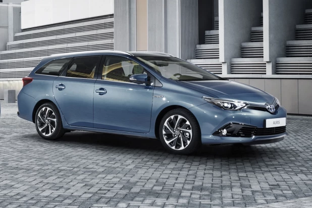 Toyota Auris 2015 модельного года