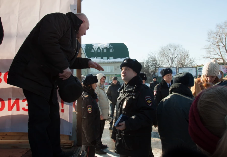 В Барнауле прошла антикризисная и антивоенная акция. 1 марта 2015 года.