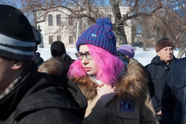 В Барнауле прошла антикризисная и антивоенная акция. 1 марта 2015 года.