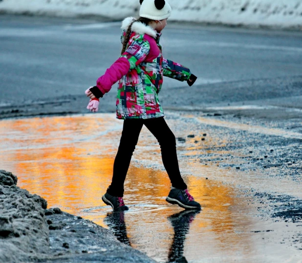 Вешние воды в первый день весны. Барнаул, 1 марта 2015 года.