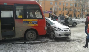 ДТП на пересечении проспекта Калинина и улицы Профинтерна.