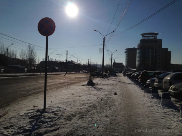 Эвакуатор на парковке у "СИТИ-центра".