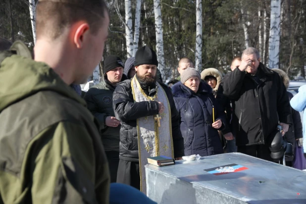 Прощание и похороны ополченца Ивана Королькова. Барнаул, 7 марта 2015 года.