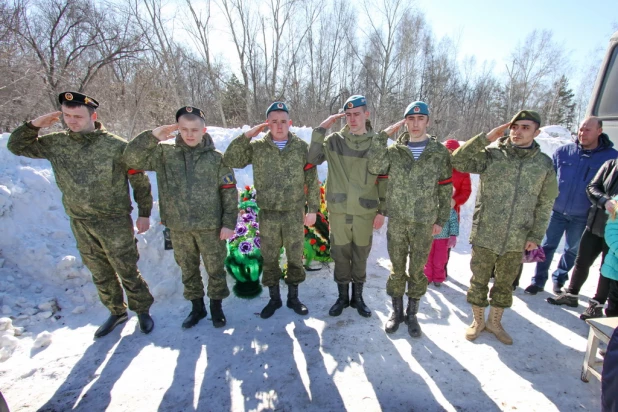 Прощание и похороны ополченца Ивана Королькова. Барнаул, 7 марта 2015 года.