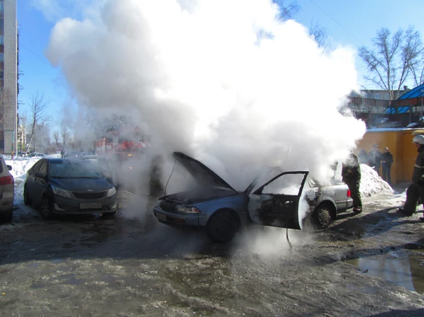 В Барнауле горела Toyota.