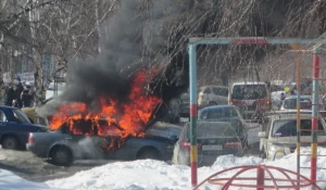 В Барнауле горела Toyota.